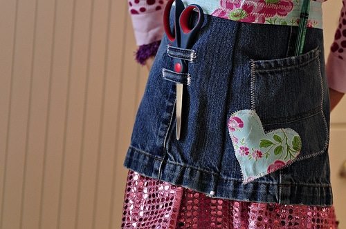 craft apron from old jeans 
