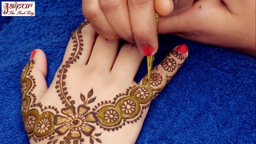 Awesome mehndi design for hands - Simple Craft Idea