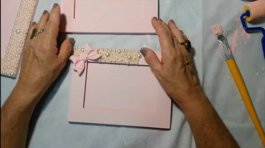 Picture frame decorated with pearls