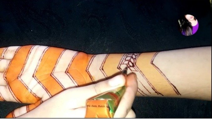 mehndi with the help of cello tape