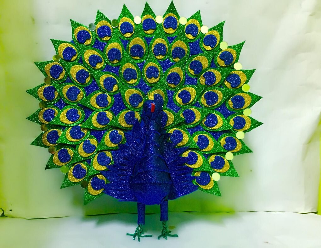 How to make a wonderful and easy peacock - Simple Craft Ideas