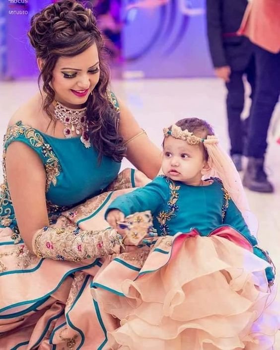 beautiful mother and daughter dresses