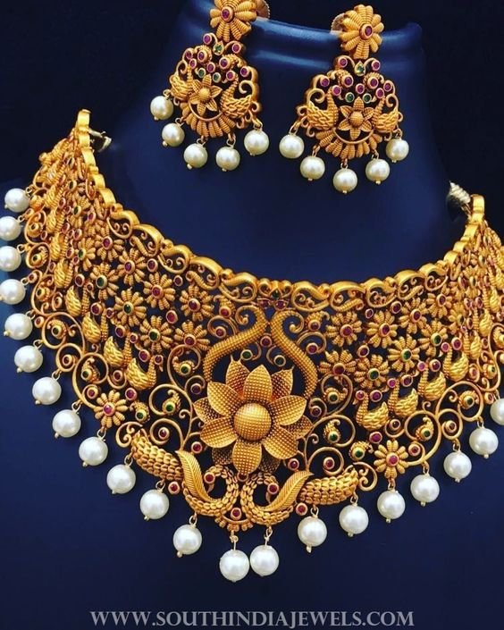Trendy Gold Necklace Set