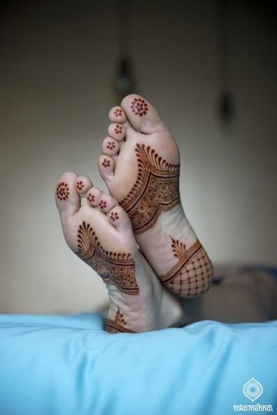 Mehndi designs on foot