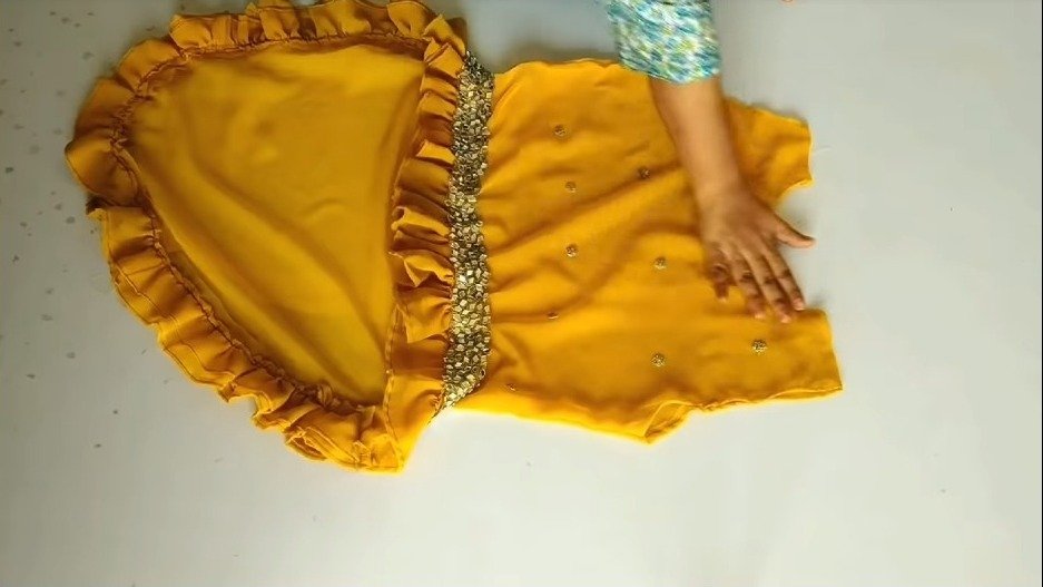 saree into high-low kurti