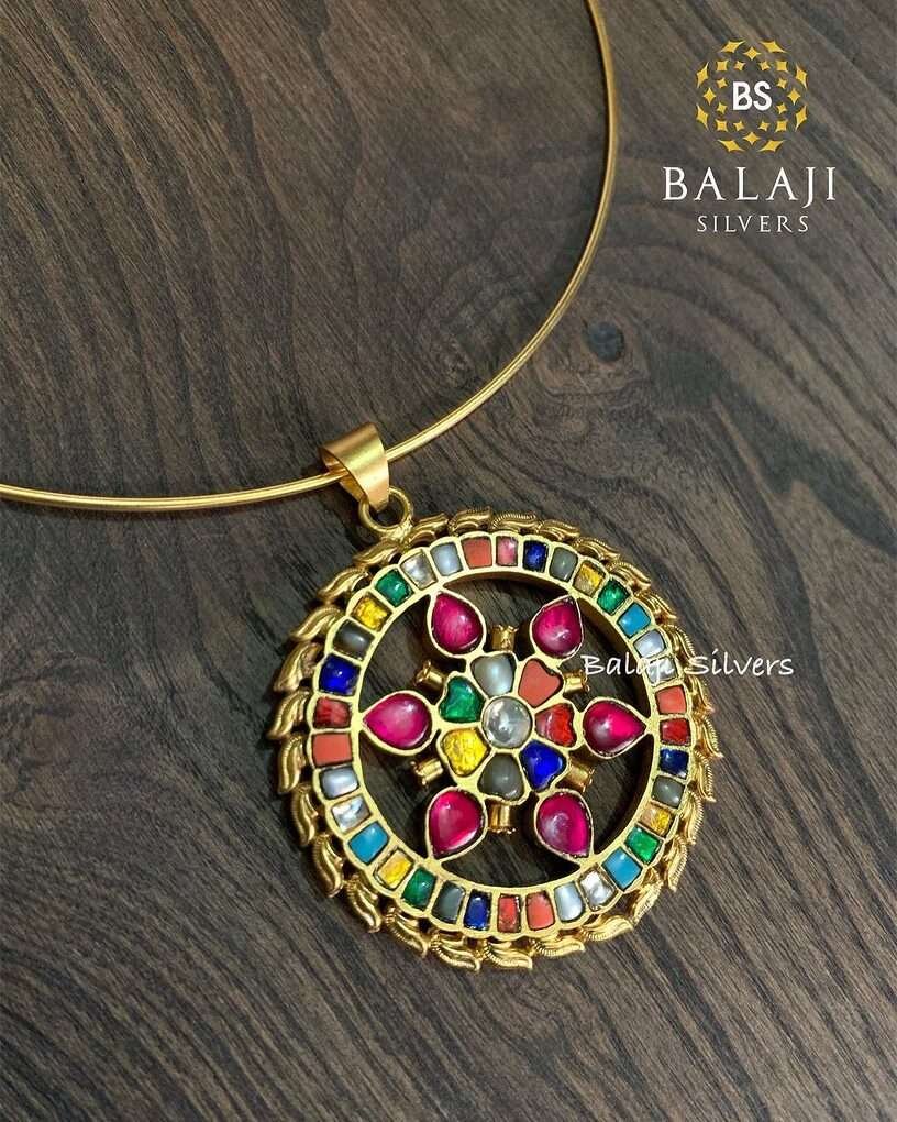 The Sleek Choker Trend