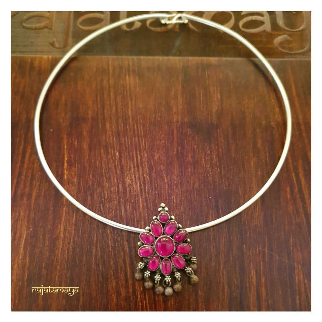 The Sleek Choker Trend