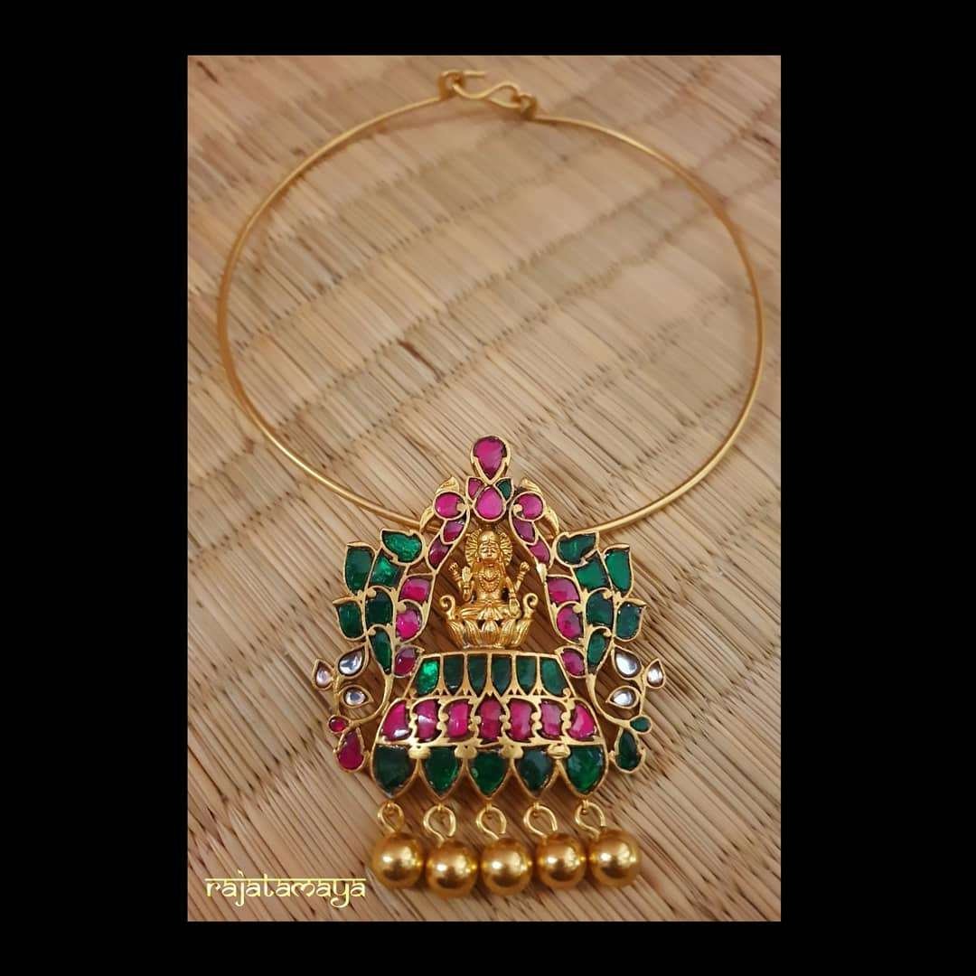 The Sleek Choker Trend