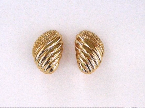 Top stunning light weight gold stud earrings – Simple Craft Idea
