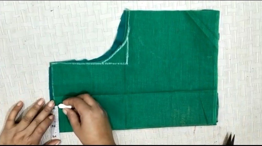 Stylish and trendy latest saree blouse designs - Simple Craft Idea