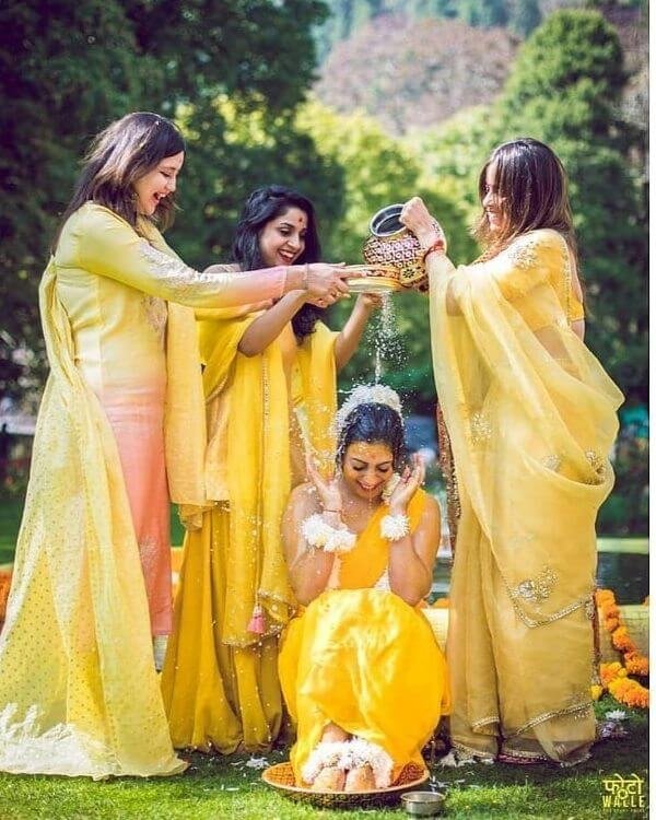 Haldi photo pose for girl hi-res stock photography and images - Alamy-tiepthilienket.edu.vn