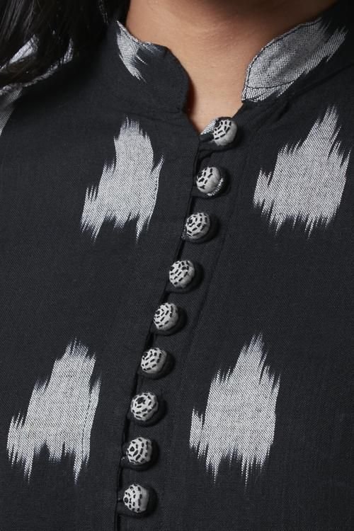Trendy button neck
