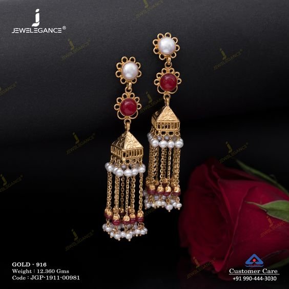 Gold earring design