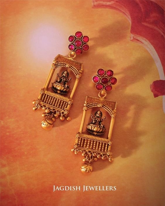 Gold earring design