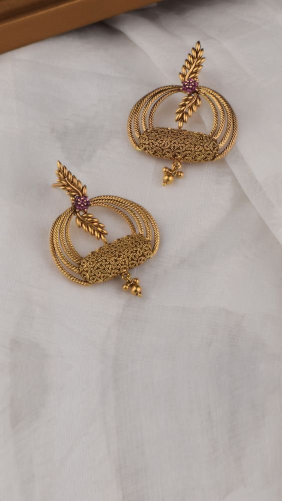 Gold earring design