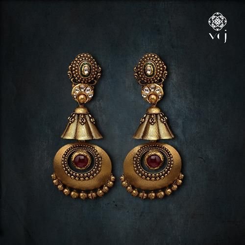 Gold earring design