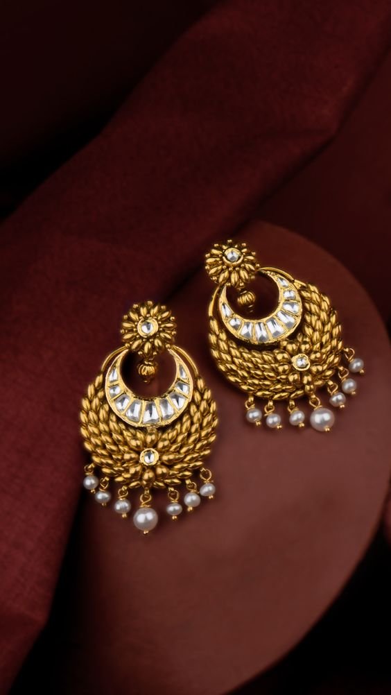 Gold earring design