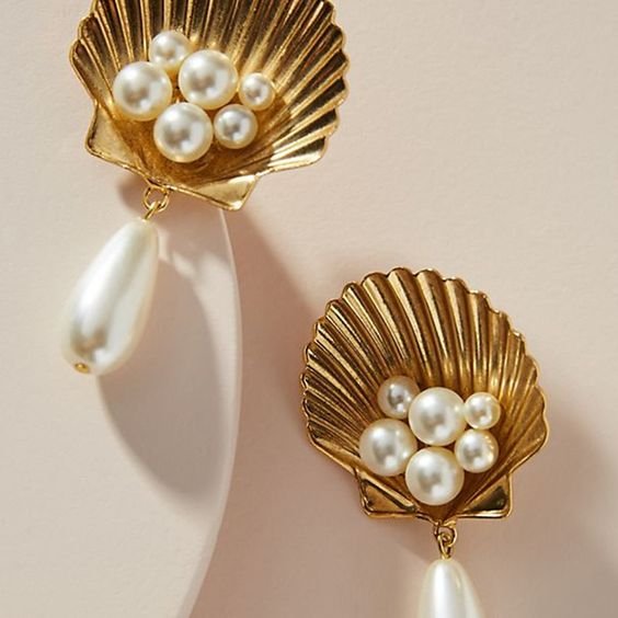 Pearl earring design