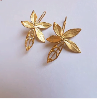 Simple daily wear gold earring design - Simple Craft Idea