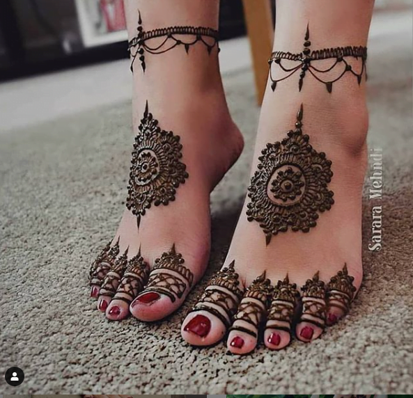 Simple feet mehndi design