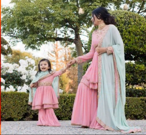 Mother-daughter matching outfit idea