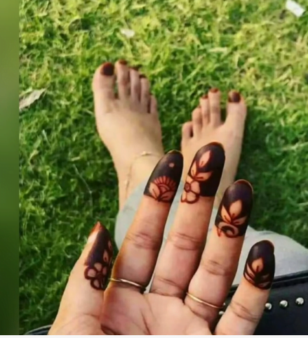 Latest finger mehndi design