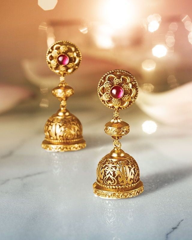 Traditional gold earrings design