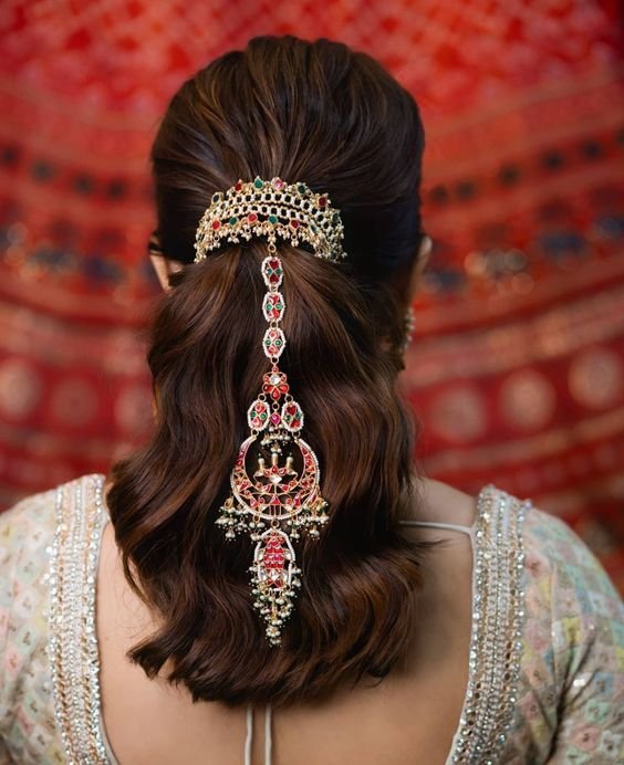 Chic bridal hair accessories
