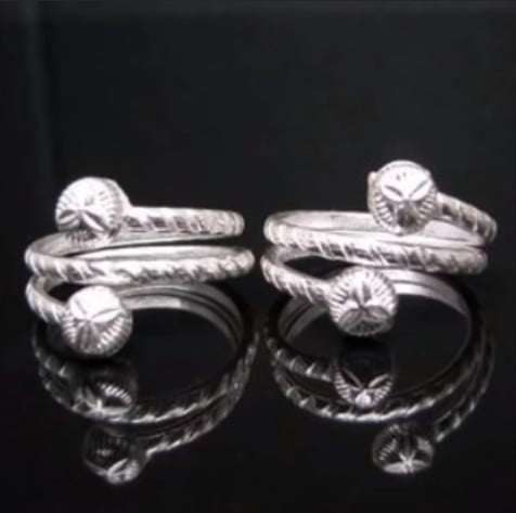 traditional toe ring designs