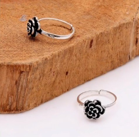 traditional toe ring designs