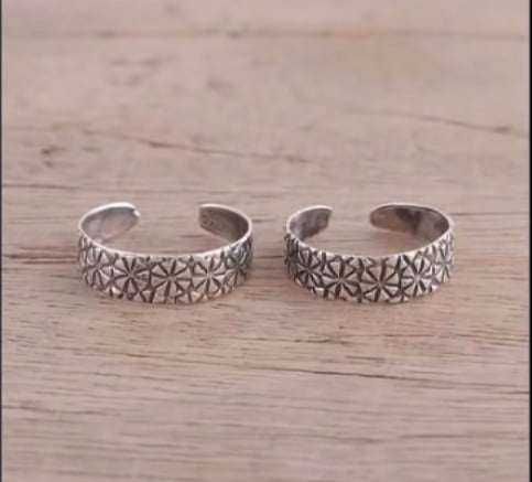 traditional toe ring designs
