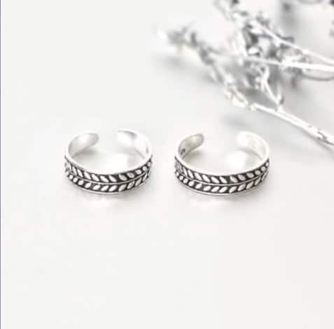 traditional toe ring designs