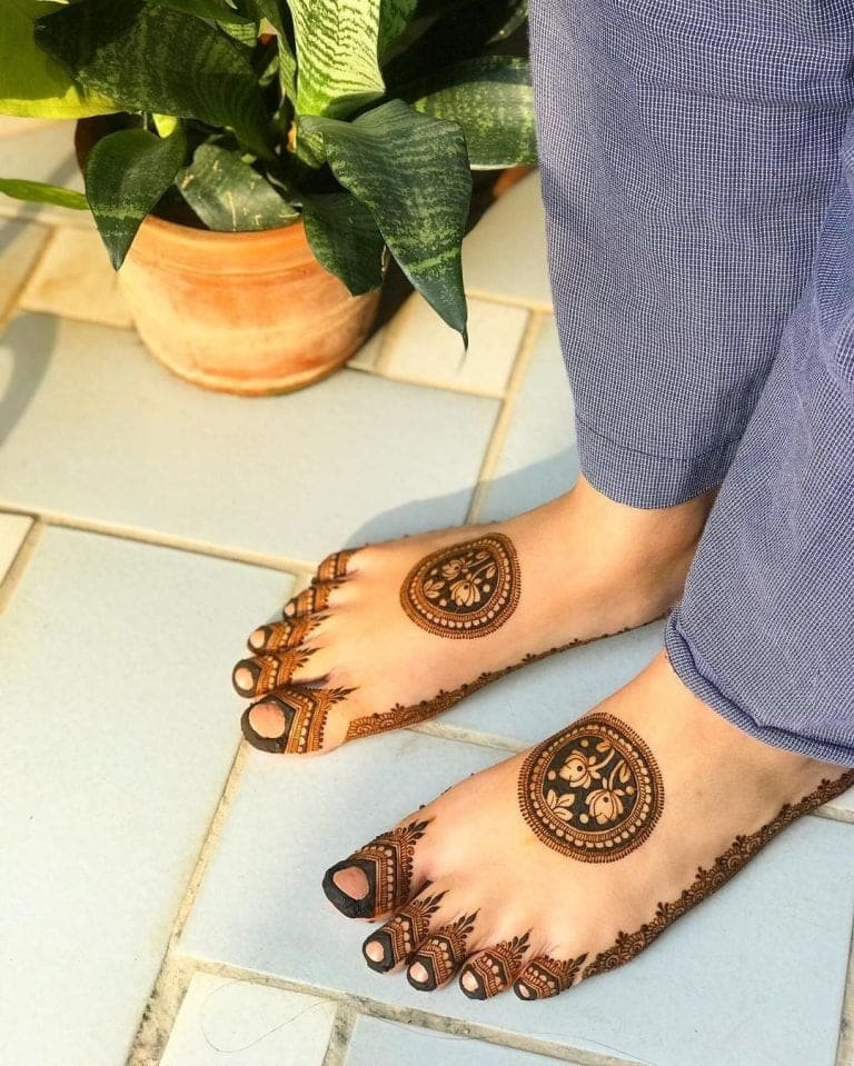 Elegant Feet Mehndi Designs