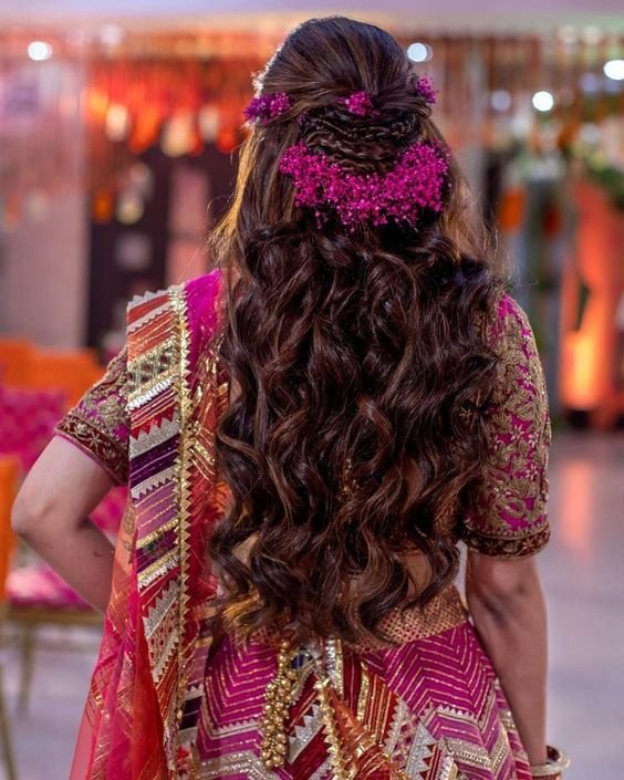 Stunnning curly hair styles idea for Indian wedding function