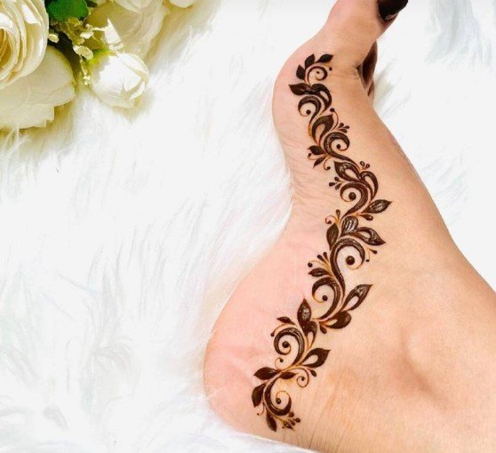 Elegant henna tattoo designs for feet