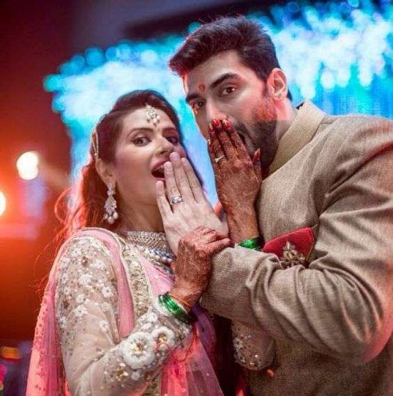Best engagement pose for couple