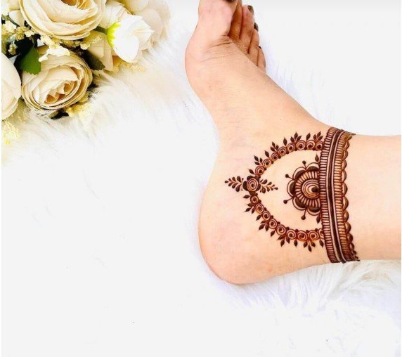 Elegant henna tattoo designs for feet