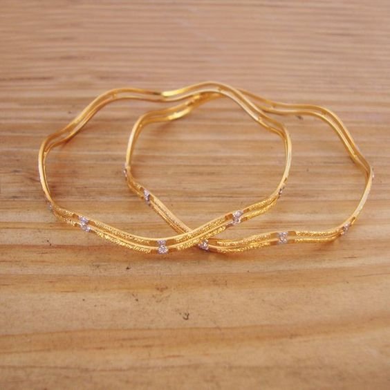 Simple &stylish gold bangle