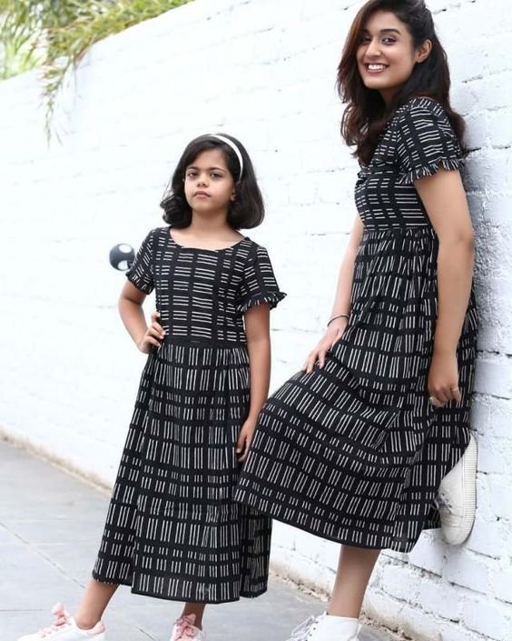 Matching mother daughter dresses (12)