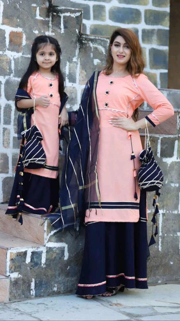 Matching mother daughter dresses (6)