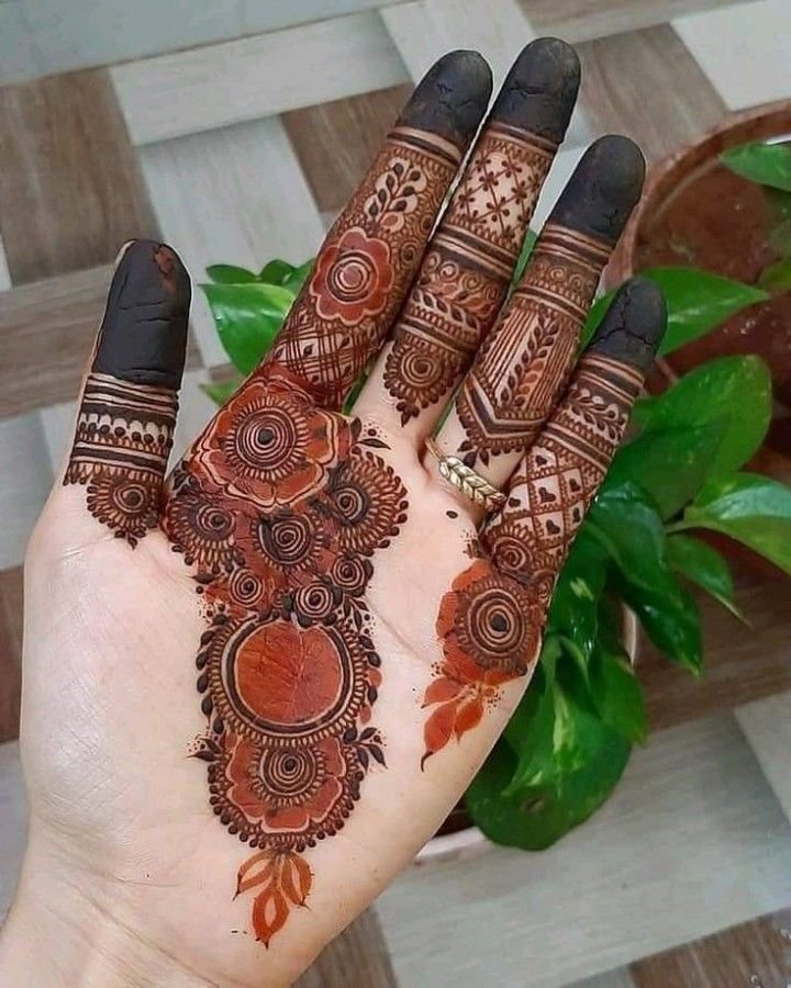 Stylish plam henna mehendi design (3)