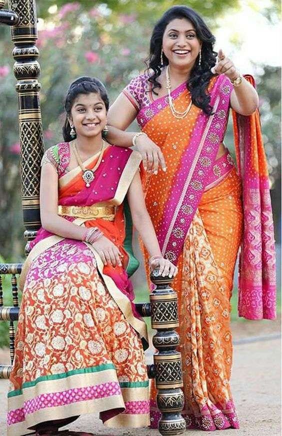 Mother and Daughter Same Dress Designing Ideas (1)