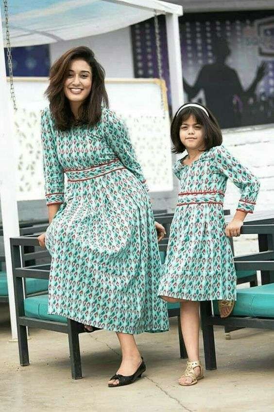 Mother and Daughter Same Dress Designing Ideas (9)