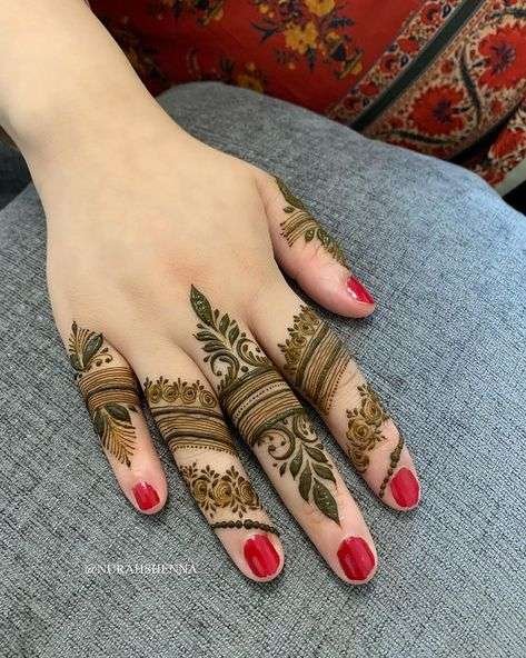 Simple Finger Mehndi (8)