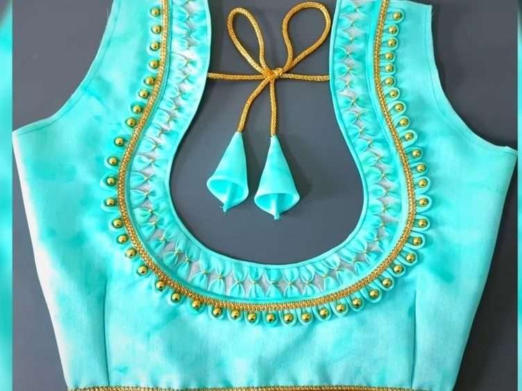 Very Beautiful Patchwork Blouse Back Neck Design (7)