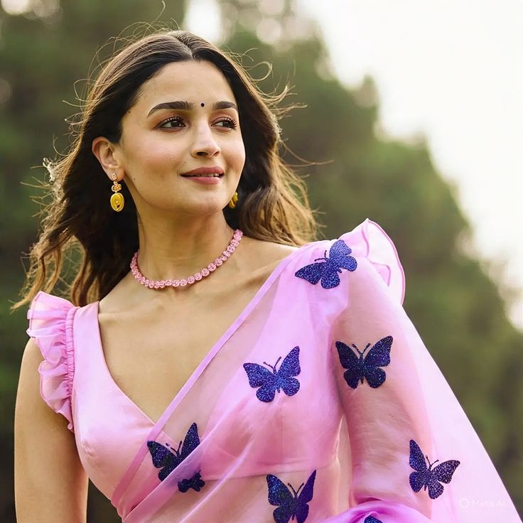 Modern Blouse Designs for Stylish and Trendy Look Modern Blouse Designs 8