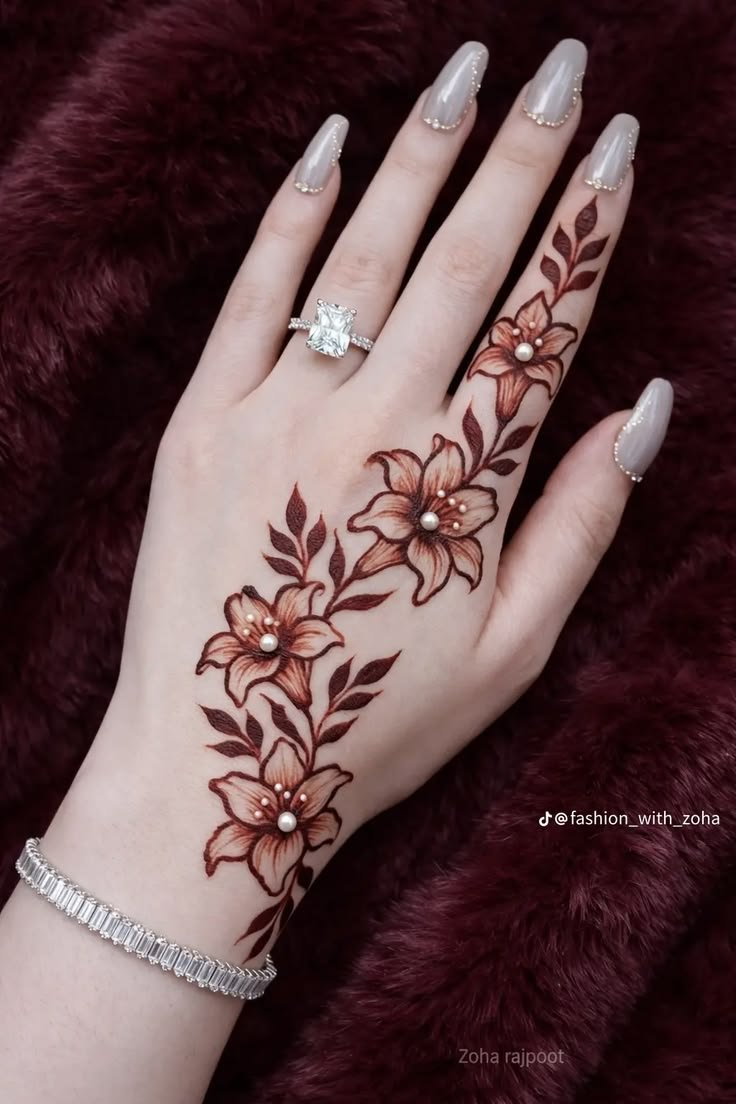 Mehndi with Pearls – Elegant & Creative Mehndi Design Ideas with Pearl Decoration Mehndi with Pearls 5