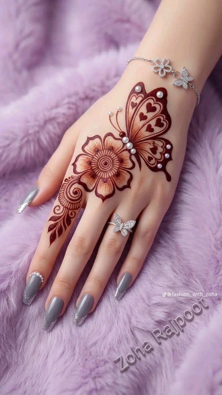 Mehndi with Pearls – Elegant & Creative Mehndi Design Ideas with Pearl Decoration Mehndi with Pearls 6
