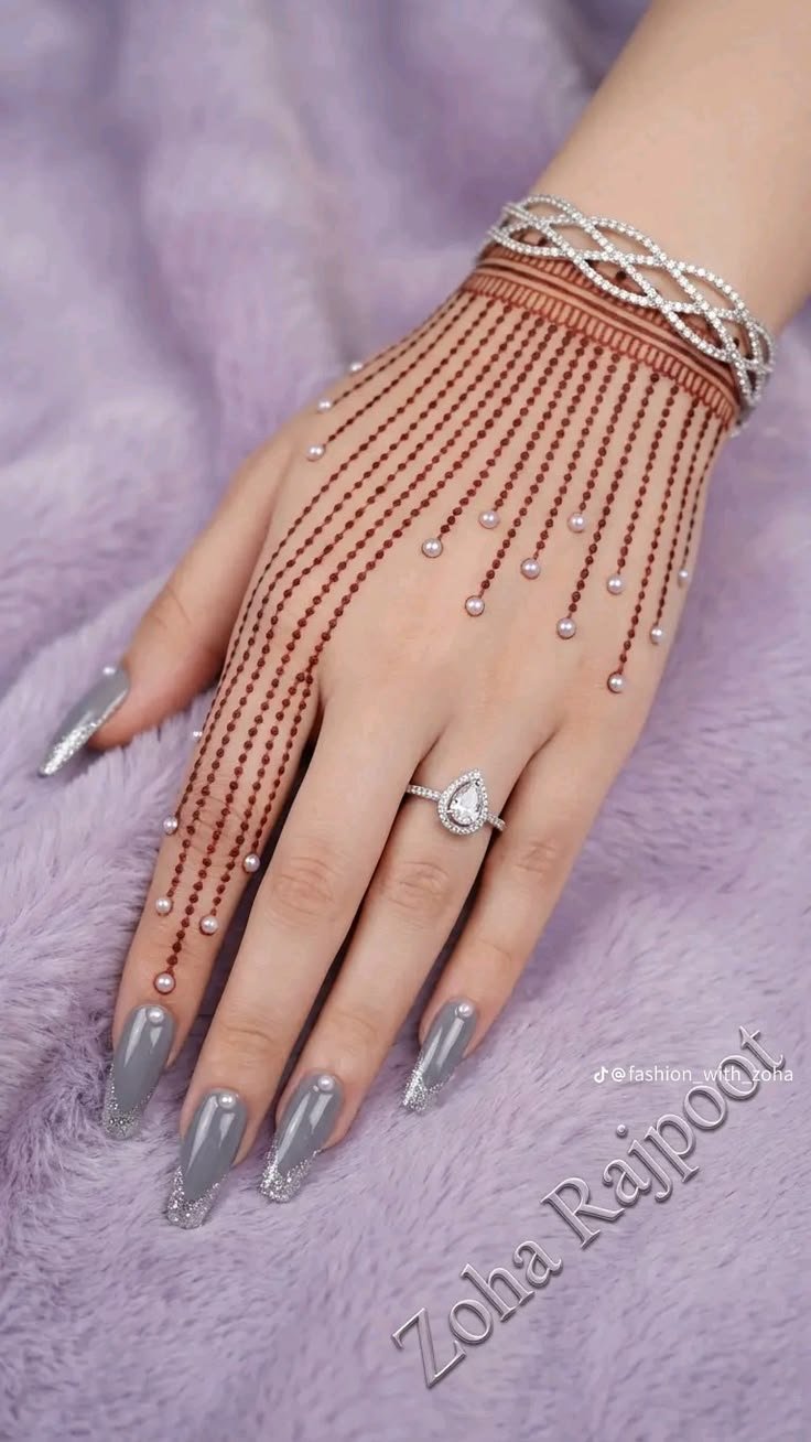 Mehndi with Pearls – Elegant & Creative Mehndi Design Ideas with Pearl Decoration Mehndi with Pearls 9
