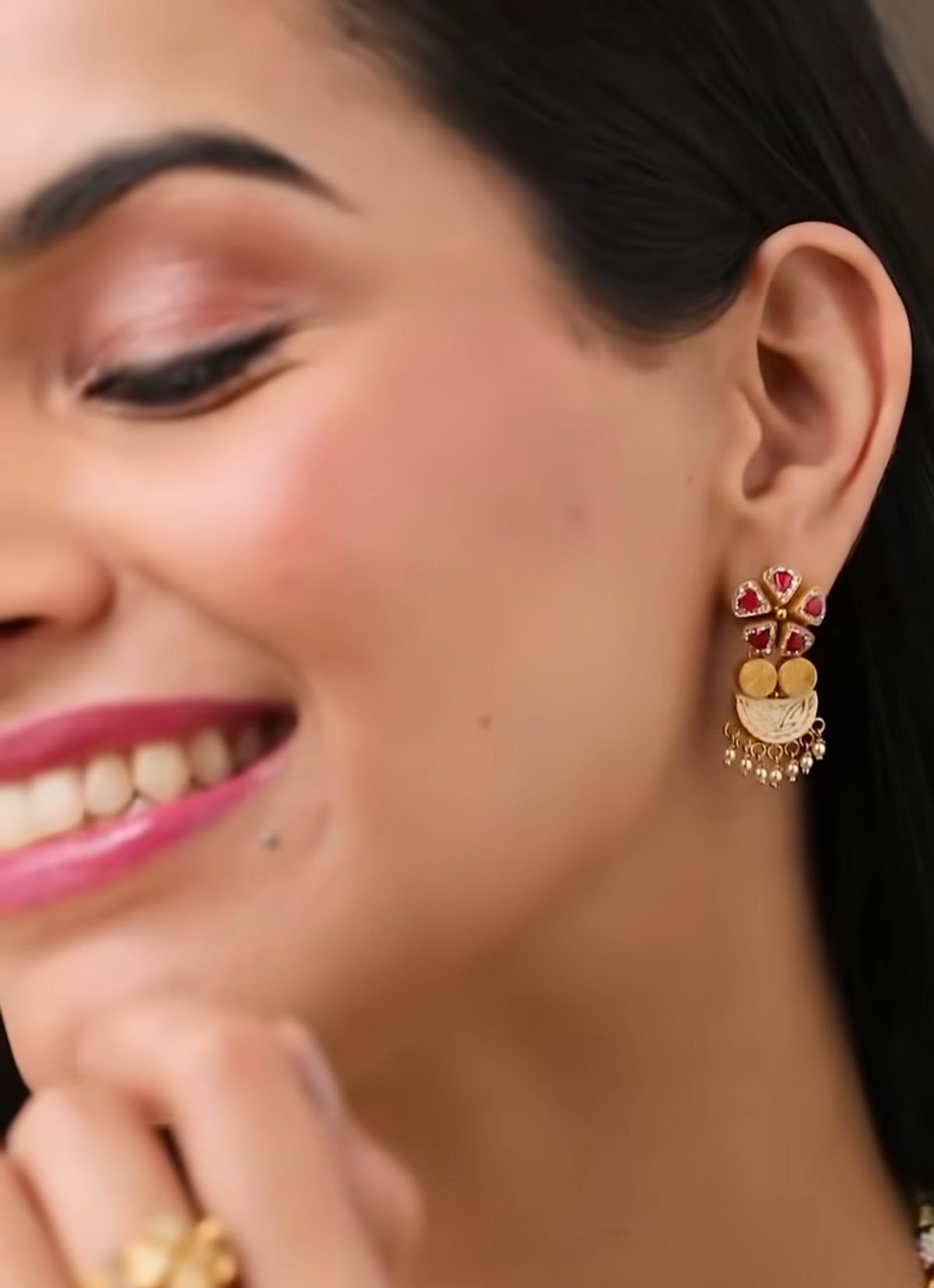 Stylish Hoop Earrings – Timeless Jewelry for a Bold & Elegant Look Stylish Hoop Earrings 4